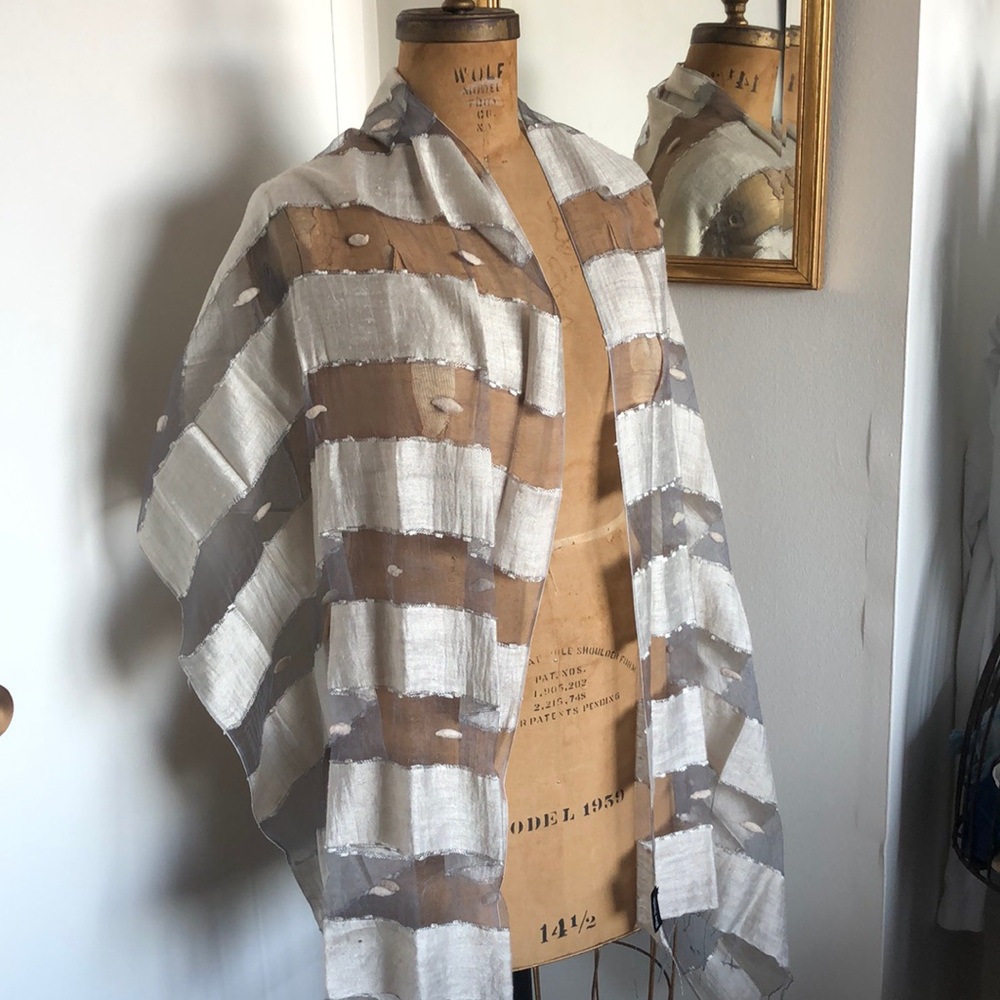 Blue pacific 100% silk dry, clean only gray scarf with amazing texture